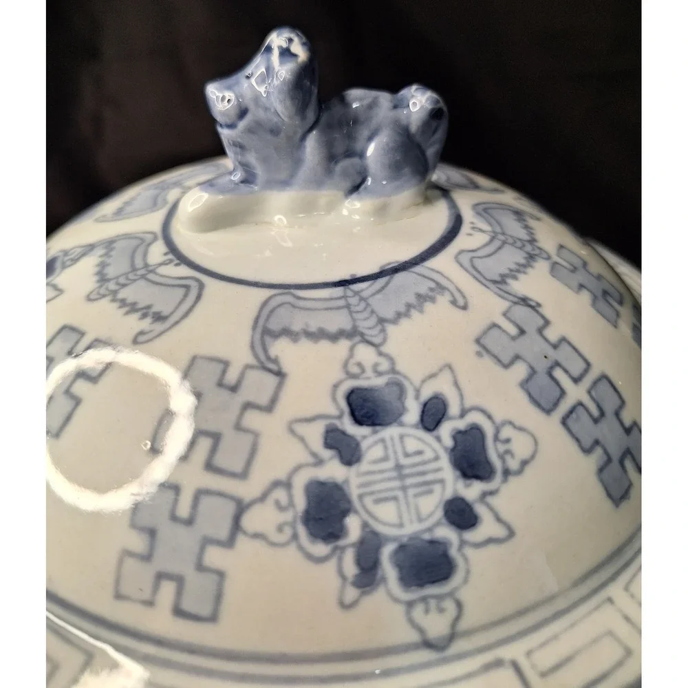 Vintage Blue and White Porcelain Ginger Jar Foo Dog Lid Longevity Shou Symbol - Picture 3 of 16